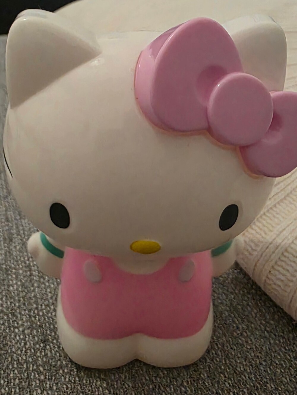 NEW Hello Kitty Pink Plastic Pencil Holder Figurine Makeup Brush Holder